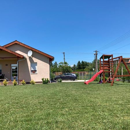 Konrad Apartman Villa Balatonmariafurdo Luaran gambar