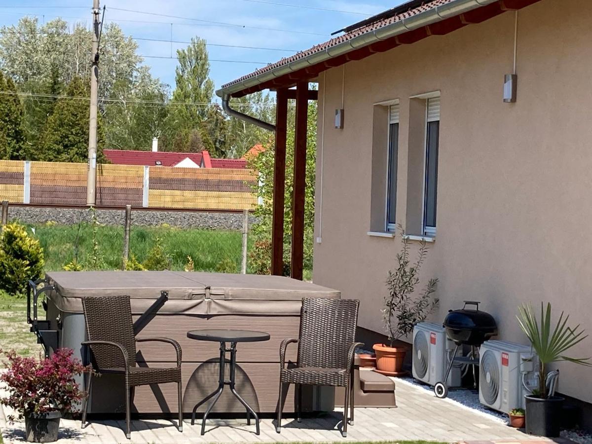 Konrad Apartman Villa Balatonmariafurdo Luaran gambar