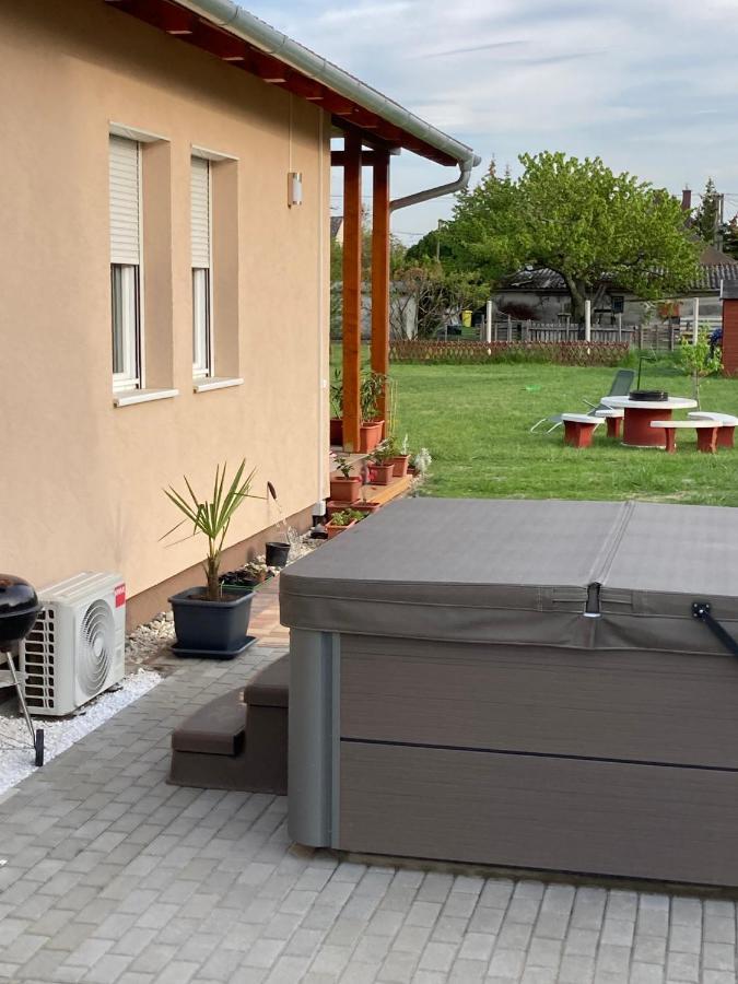 Konrad Apartman Villa Balatonmariafurdo Luaran gambar