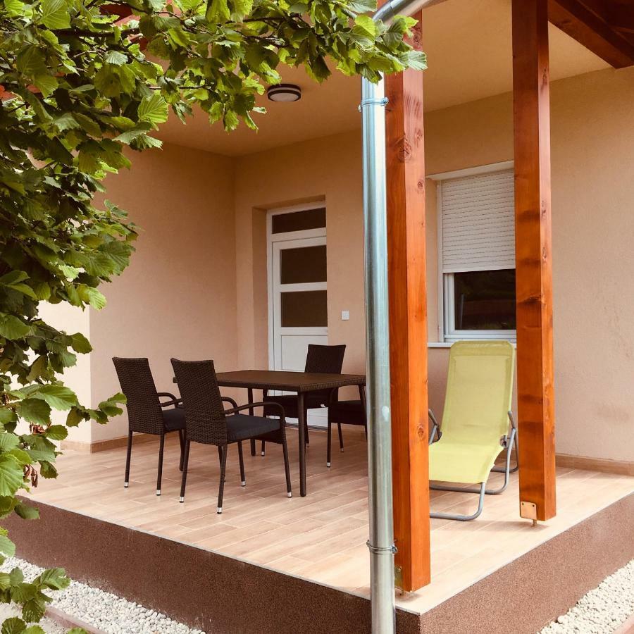 Konrad Apartman Villa Balatonmariafurdo Luaran gambar