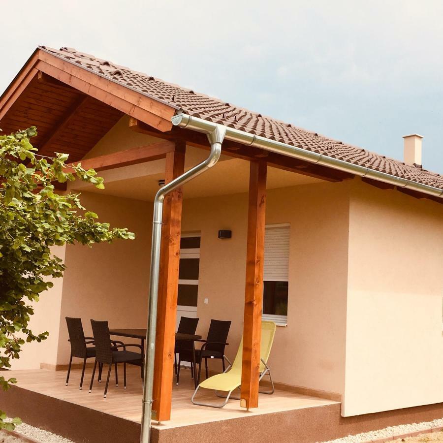 Konrad Apartman Villa Balatonmariafurdo Luaran gambar